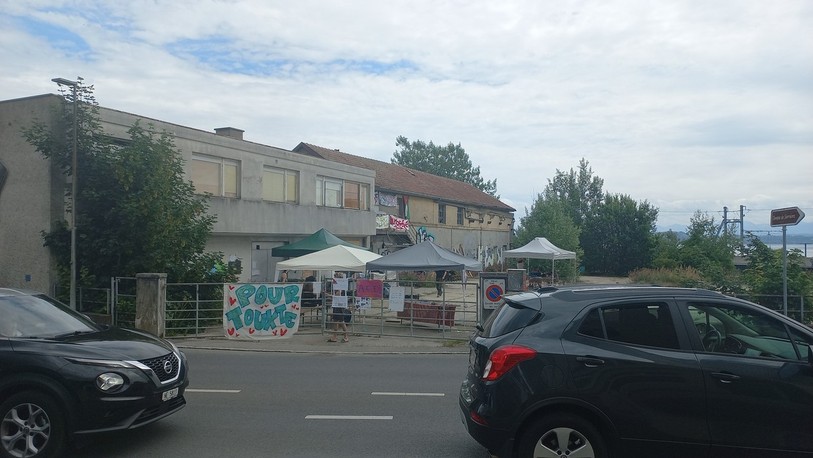 Le collectif ABAL occupe les anciens abattoirs de Serrières, à Neuchâtel, pour y créer un lieu culturel et social.