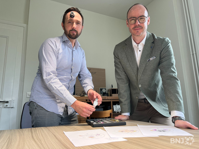 Les frères Bolzli, Fred-Eric (à gauche) et Jean-Sébastien, assurent la pérennité de l'héritage familial avec leur sœur chez Aerowatch à Saignelégier.