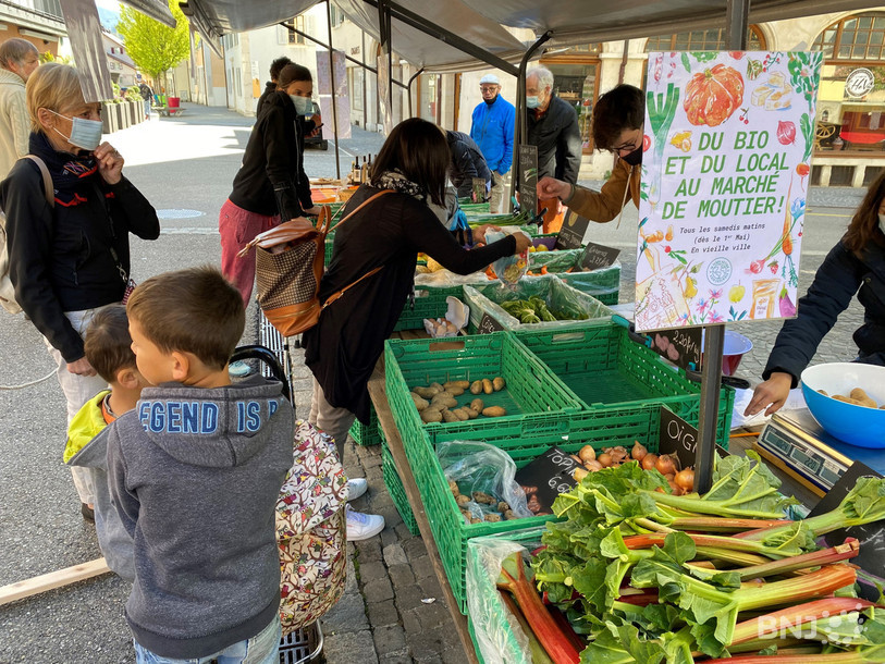 Pour la première fois, des légumes frais sont proposés sur le marché. Indispensable, selon les organisateurs.
