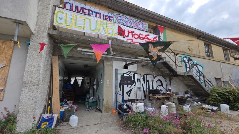 Le collectif ABAL s'est installé illégalement sur le site des anciens abattoirs de Serrières depuis le samedi 6 juin. (Photo d'archives)