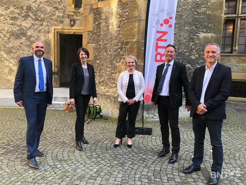 Les voeux du Conseil d'Etat neuchâtelois pour la nouvelle année. De gauche à droite: Laurent Favre (PLR), Crystel Graf (PLR), Florence Nater (PS), Alain Ribaux (PLR) et Laurent Kurth (PS). (Photo: archives)