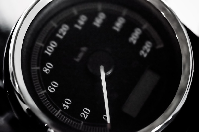 Le motard a été flashé à 215 km/h sur l'autoroute A5 vers Cressier. (Photo libre de droits : illustration).