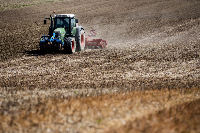 Favoriser l'entraide : c'est l'un des objectifs que poursuivra l'Association des jeunes agriculteurs du Jura bernois. (Photo : KEYSTONE / Jean-Christophe Bott).