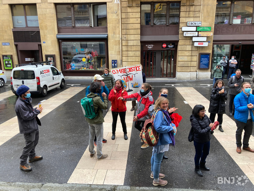 Des militants d’Extinction Rebellion ont comparu devant la justice neuchâteloise ce lundi.
