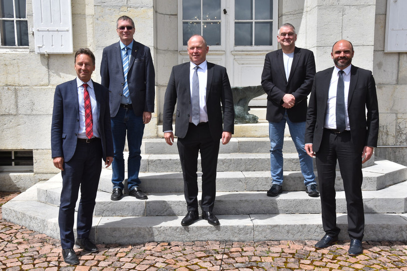De gauche à droite sur la photo : Alain Ribaux, conseiller d'Etat, Jean-Paul Wettstein, président de la Ville du Locle, Andreas Aebi, président du Conseil national, Denis de la Reussille, conseiller national et conseiller communal loclois, Laurent Favre, conseiller d'Etat.(Photo: Ville du Locle)