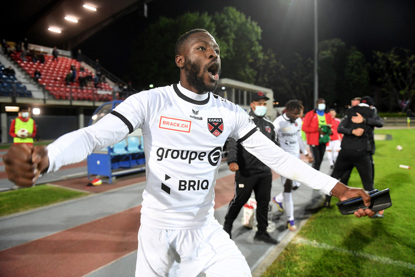 Meilleur buteur xamaxien cette saison, Louis Mafouta peut exulter au coup de sifflet final. Neuchâtel Xamax FCS est sauvé (photo : KEYSTONE/Ti-Press/Samuel Golay).