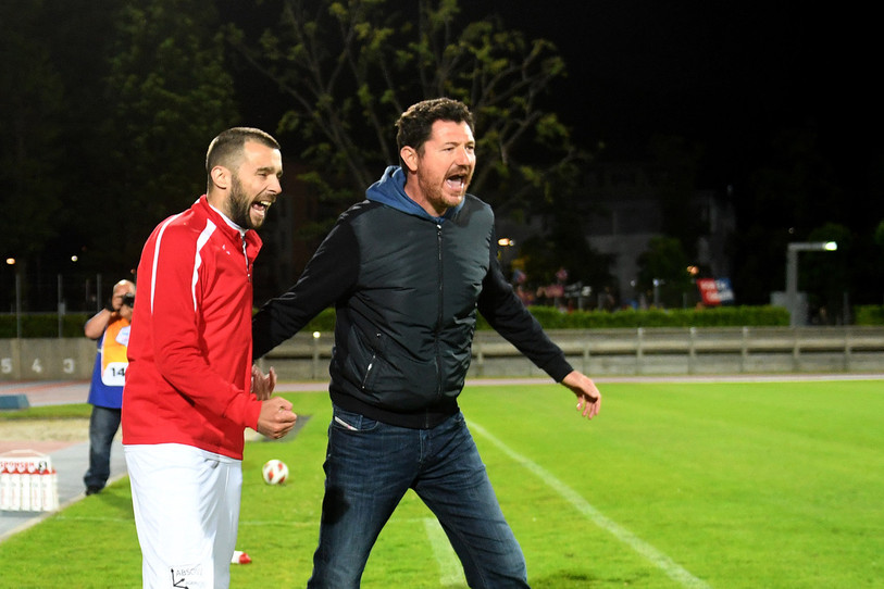 Igor Djuric et Andrea Binotto exultent au coup de sifflet final (photo : KEYSTONE/Ti-Press/Samuel Golay).