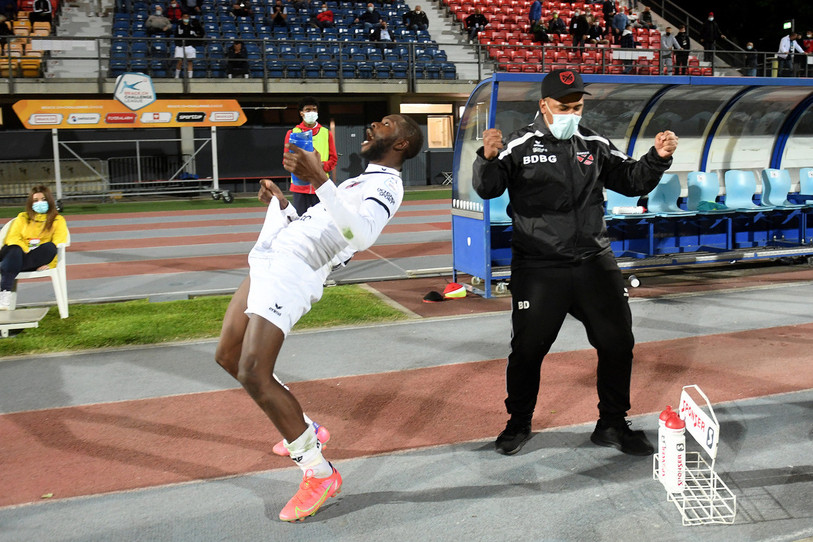 La joie de Louis Mafouta (photo : KEYSTONE/Ti-Press/Samuel Golay).