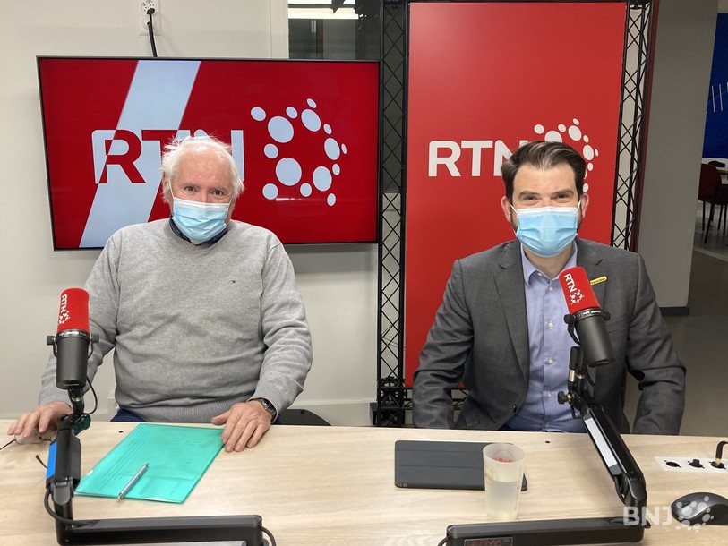À gauche, Walter Willener, président de l’UDC neuchâteloise et à droite, Damien Cottier, conseiller national PLR.