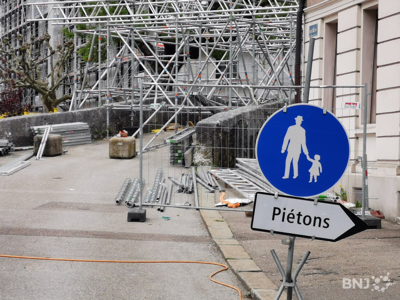 Des déviations sont prévues pour les piétons et les cyclistes, notamment via la terrasse de la Migros.