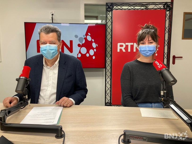 À gauche, André Duvillard, responsable du réseau national de sécurité et à droite, Pauline Schneider, présidente des jeunes socialistes neuchâtelois.