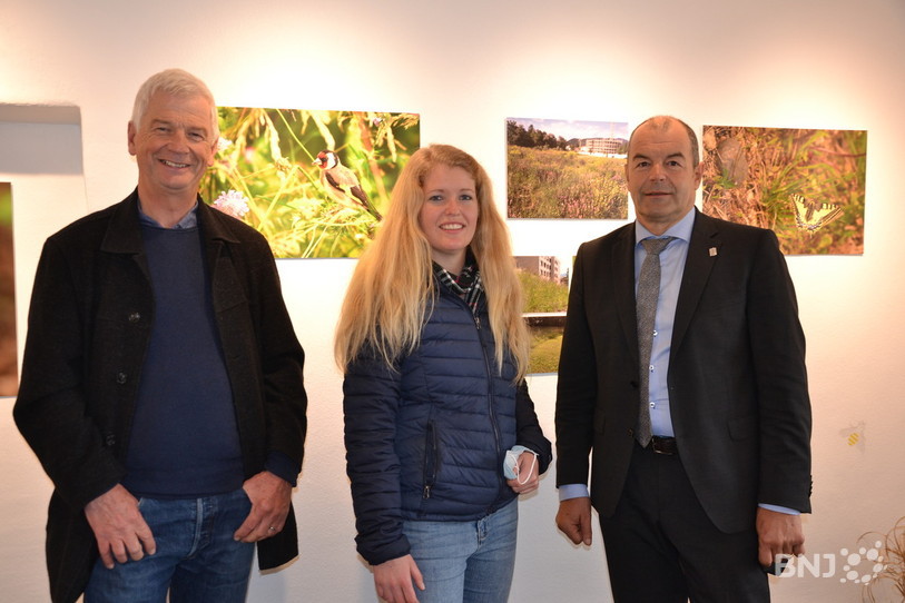 De gauche à droite : Jean-Paul Lüthi, Valentine Heimann et Ernest Borruat souhaitent rappeler aux Delémontains le rôle qu'ils peuvent jouer en tant que citoyens pour redonner de la place à la nature en ville.