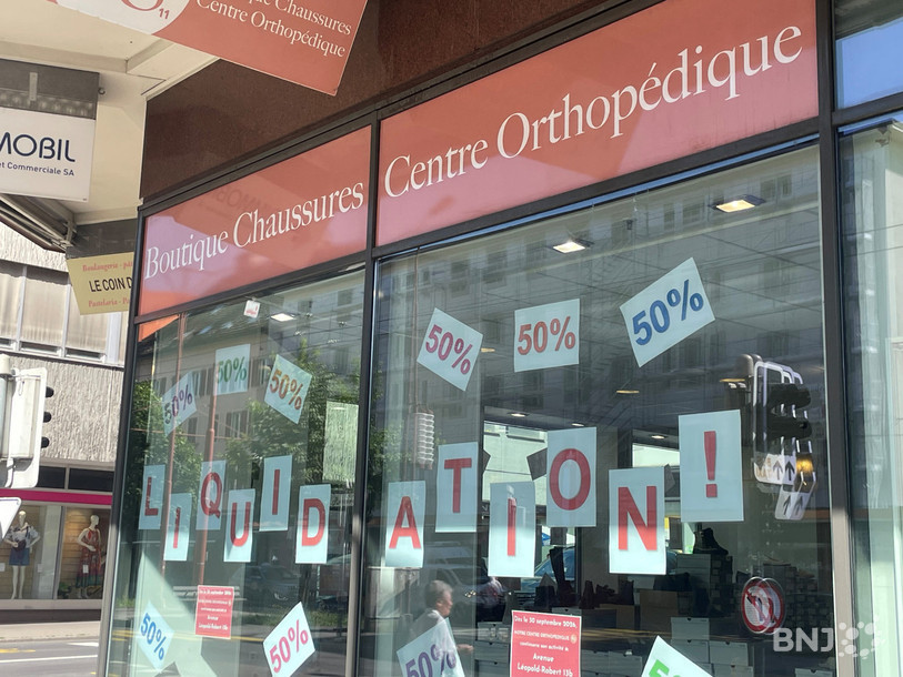 Dernière boutique encore ouverte dans le bâtiment de l’ancien grand magasin « Au Printemps », le centre orthopédique, confronté à la baisse des affaires, va déménager sur l’avenue Léopold-Robert.