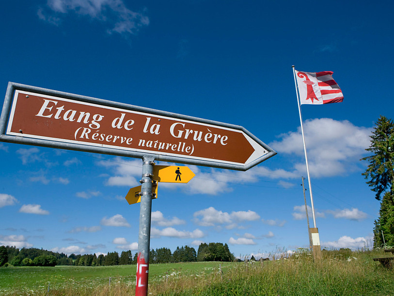 Les membres de la commission ont notamment visité l'étang de la Gruère. (Photo : KEYSTONE / Martin Ruetschi).