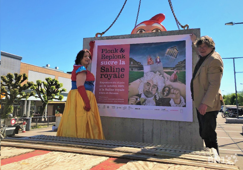Blanche-Neige et Plonk & Replonk, alias Hubert Froidevaux, en compagnie du grand nain qui va prendre quelques vacances à Arc-et-Senans.