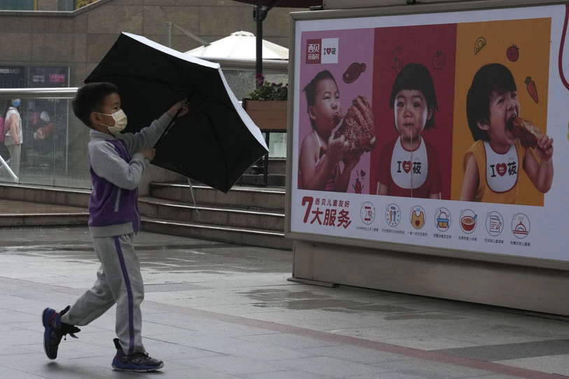 Les Chinoises et Chinois pourront désormais avoir trois enfants. (Photo : AP Photo/Ng Han Guan).