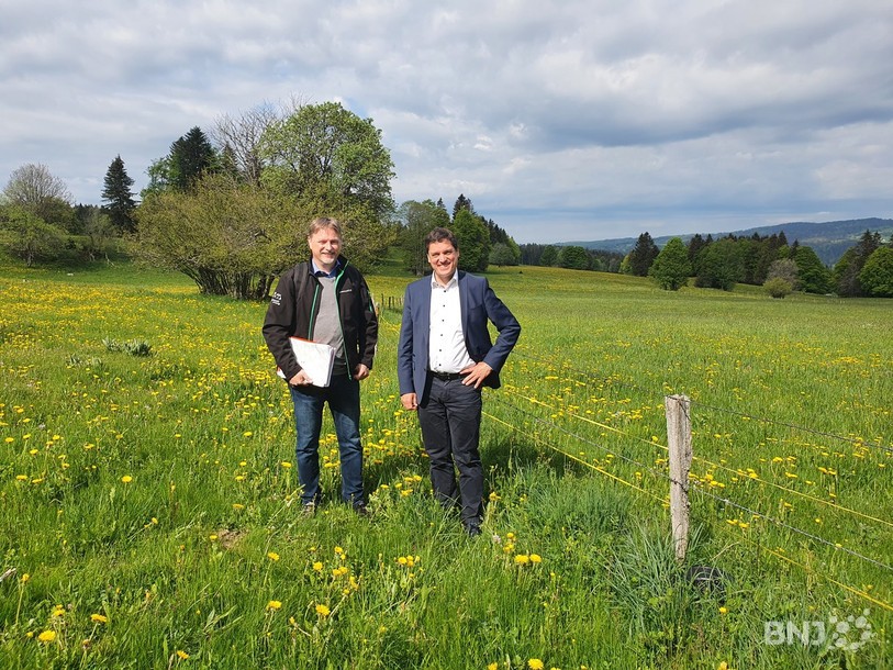 Laurent Scacchi (à gauche), chargé d’affaire éolien chez
Groupe E Greenwatt et Jacques Mauron, directeur général de Groupe E, sur le site du parc éolien de la Montagne de Buttes.