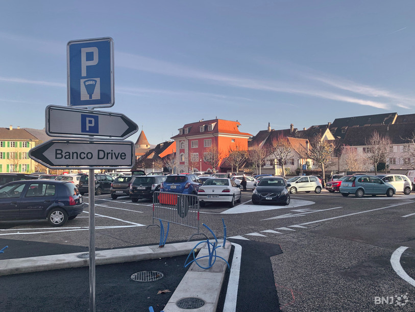 Selon le PCSI local, le réaménagement du parking pose un certain nombre de problèmes, les places de parking sont notamment trop étroites. (Photo : archives)
