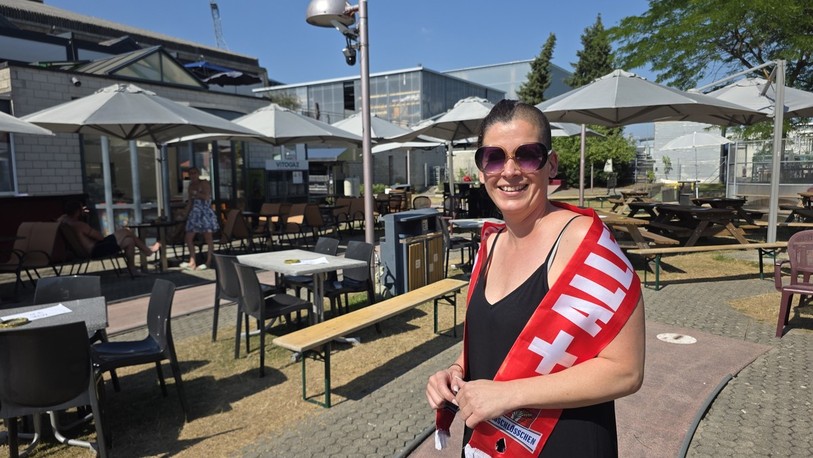 Noémie Scherler, patronne de La Canebière, va à accueillir plus de 600 personnes dans sa fanzone mercredi pour le match entre la Suisse et le Canada.