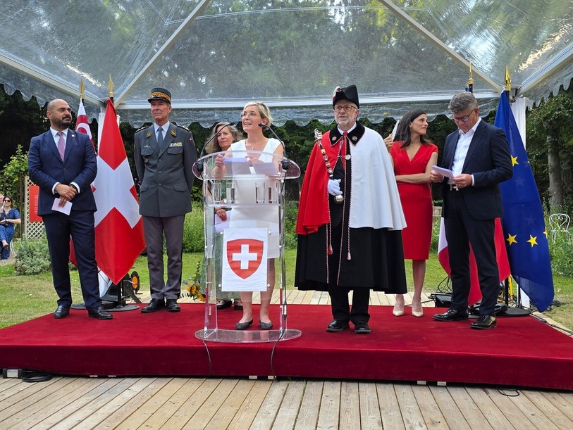 La présidente du Gouvernement jurassien Rosalie Beuret Siess a délivré un message d’amitié et invité à faire des frontières « une liaison entre nos territoires ». 