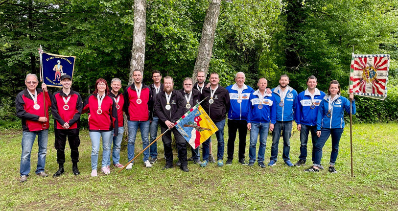 Les médaillés des finales cantonales de groupes de tir sportif à 300 mètres dans la catégorie armes d'ordonnance (Photo: SNTS) .