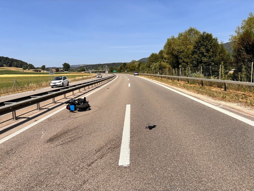 L'accident a causé la blessure du motacycliste qui a entrepris le dépassement