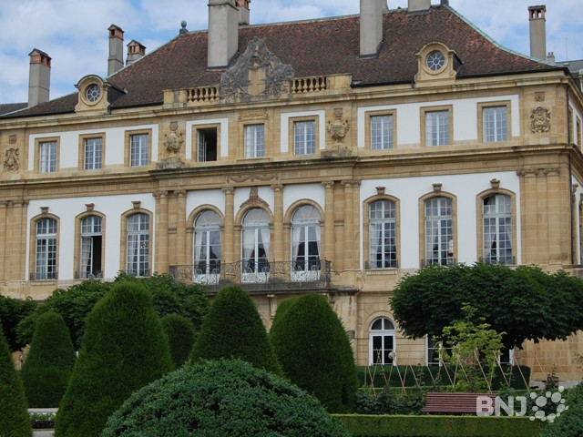 Le jardin de l'Hôtel DuPeyrou gardera son style