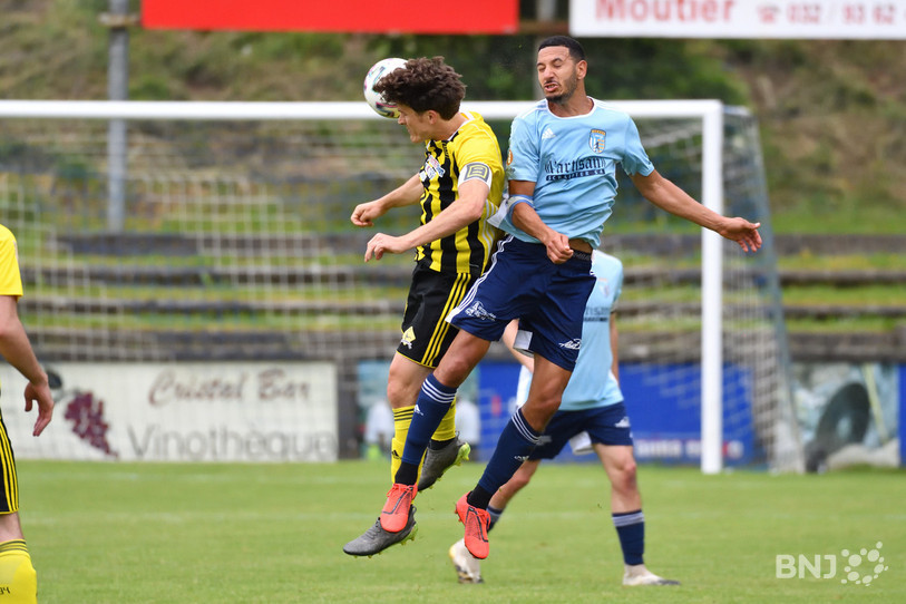 Après quatre saisons et demie sous le maillot du FC Moutier, Samir Nouicer (à droite) tentera de s'imposer sous les couleurs du FC Bassecourt (photo : Georges Henz).