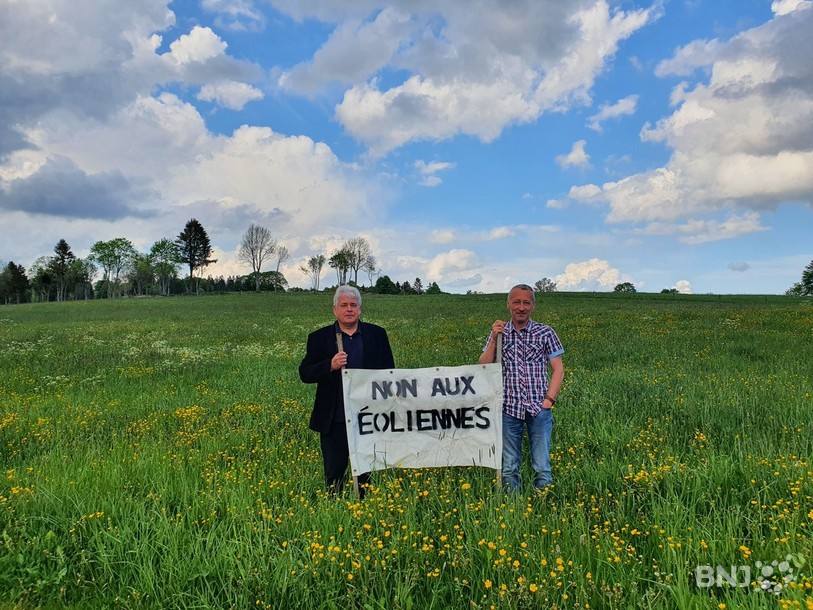 Thierry Ray (à gauche) président de l’association des Travers du Vent et Michel Fior, président de l’association Paysage Libre BEJUNE.