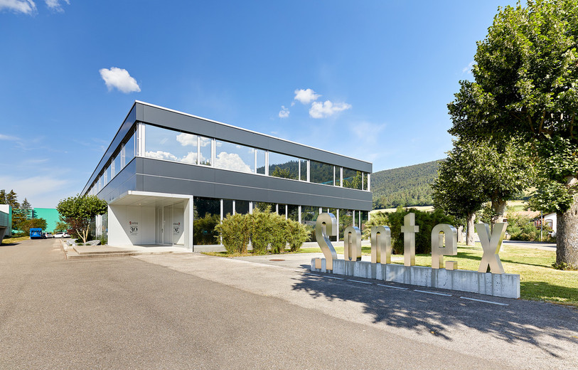 Deux modèles de coopératives solaires ont été présentés lors de cette
rencontre, comme celui d’EcooSol, dans le Jura bernois. Un projet-pilote est d’ailleurs
en cours pour l’entreprise SONTEX à Sonceboz-Sombeval. (Photo : projet EcooSol)