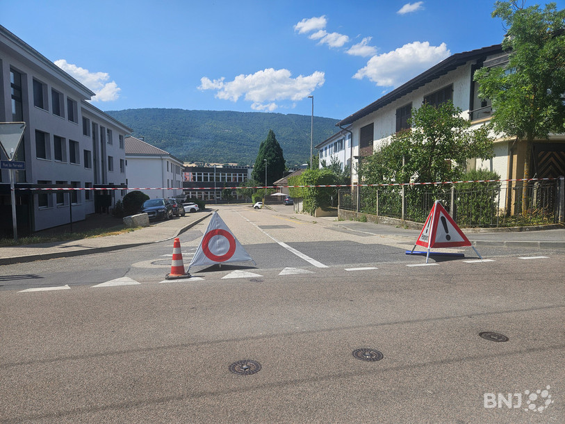 La police neuchâteloise a bouclé le secteur autour de l'entreprise EM Microelectronic.