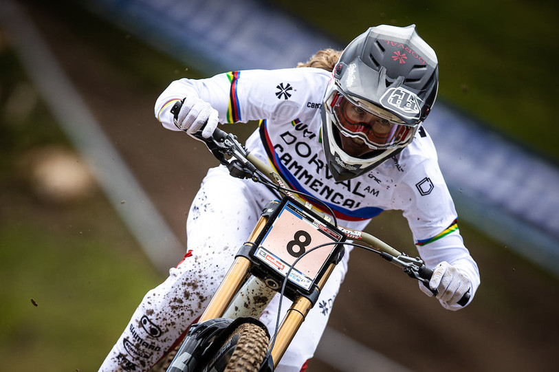 Camille Balanche dans ses oeuvres en Autriche. (Photos archives: Facebook/UCI Moutain Bike)