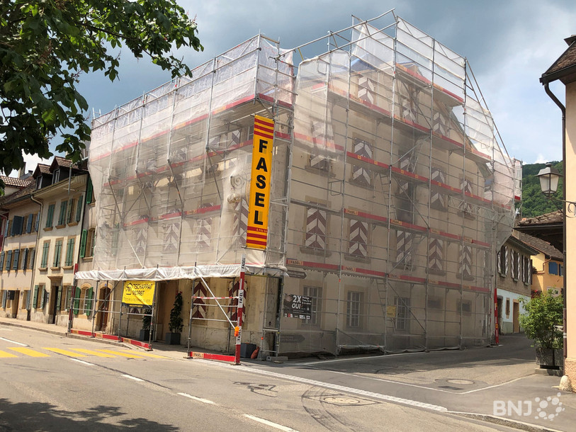 L'ancien Hôtel de la Couronne est actuellement en travaux à la suite d'un incendie survenu en début décembre 2020.