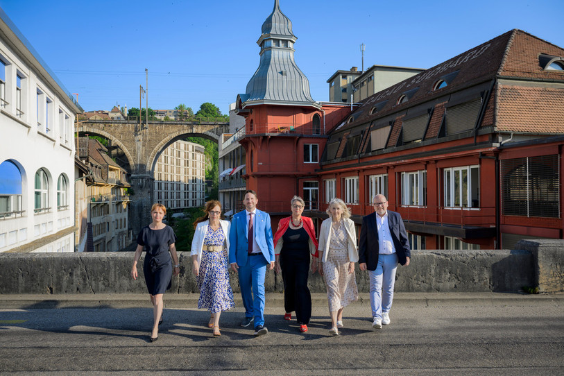 La photo officielle du Conseil communal de Neuchâtel à
la rue de Tivoli à Serrières. (Crédit : Lucas Vuitel)