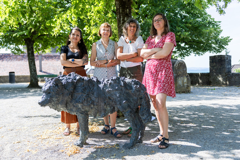 De gauche à droite, les élues vertes ayant présenté le projet intercantonal : Céline Bartolomucci (GE), Sonia Burri-Schmassmann (JU), Martine Gerber (VD) et Clarence Chollet (NE). (Photo : KEYSTONE/CYRIL ZINGARO)