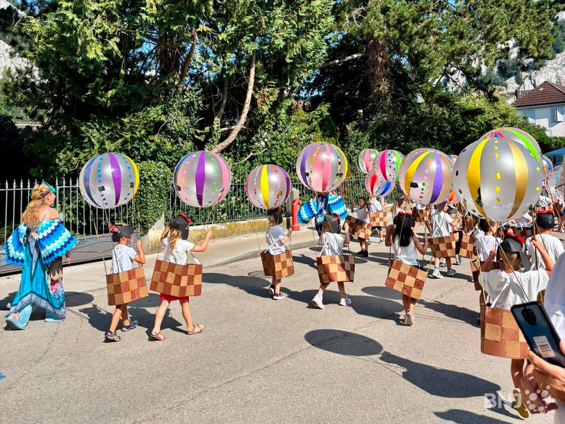 Le cortège de l'Abbaye de Fleurier avait pour thème « les inventions folles ».