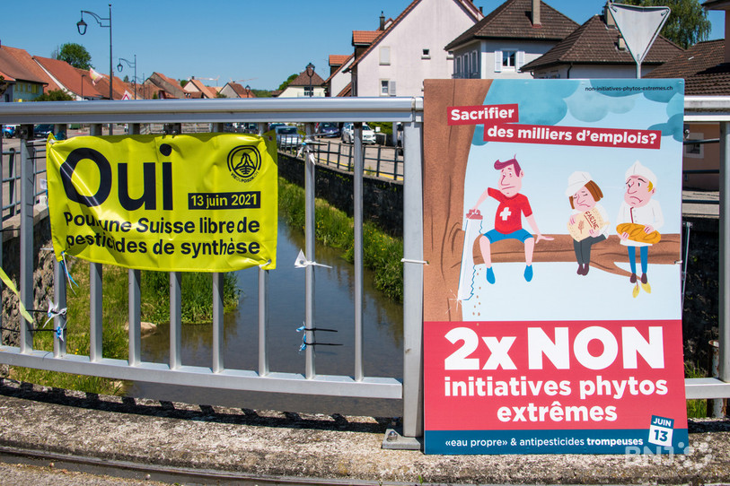 La campagne des votations du 13 juin 2021 dans le Jura. (Photo : Georges Henz).