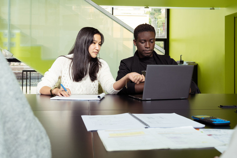 Les étudiantes et étudiants immatriculés en formation Bachelor ou Master à la HE-Arc pourront bénéficier de ce fonds pour lancer un projet entrepreneurial dans la région (Photo : Quentin Bacchus).