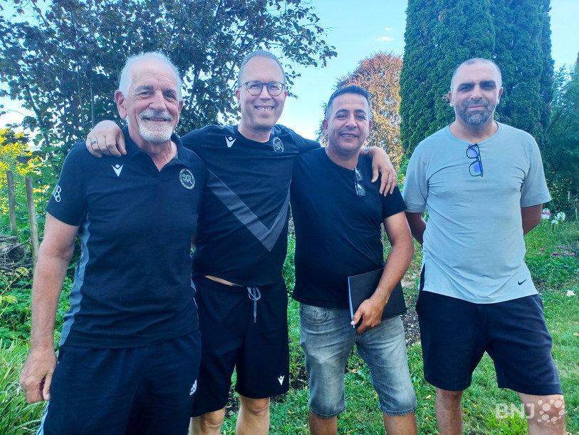 Les arbitres jurassiens qui ont participé à l'émission (de gauche à droite) : Michel Etique, Ronald Cramatte, Rachid Hamadi, Oualid Larguet.