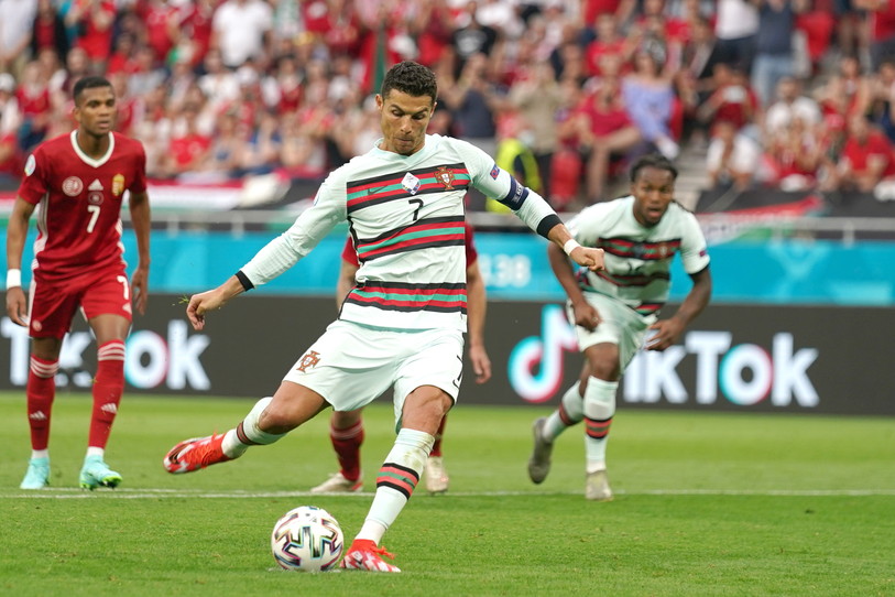 Cristiano Ronaldo a inscrit son premier but de cet Euro 2020 mardi sur penalty face à la Hongrie (photo : EPA / Hugo Delgado).