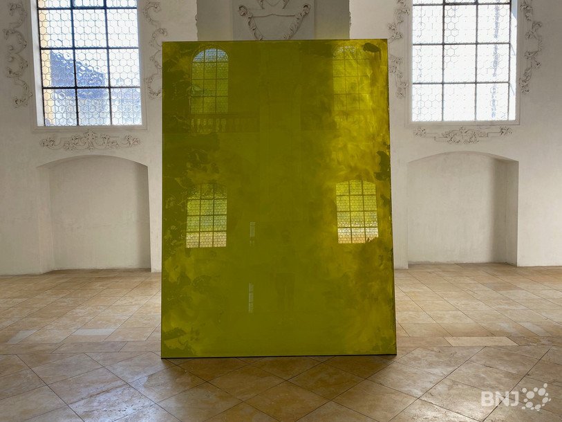 Peinture sur verre et jeu de réflexion.