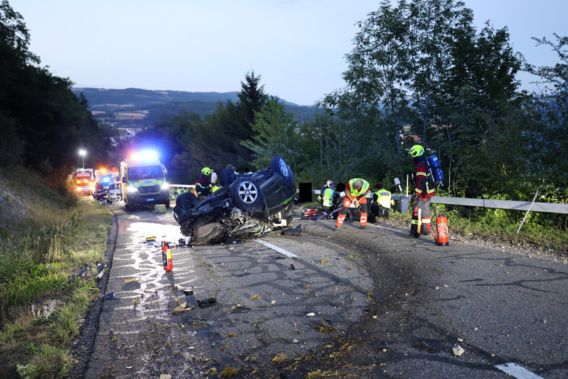 L'accident survenu vendredi soir à Glovelier a fait six blessés (photo: police cantonale jurassienne).