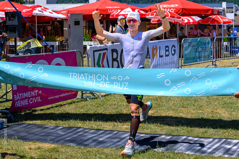 Régis Donzé a remporté le triathlon olympique samedi à Engollon. (Photo : Bertrand Pfaff)