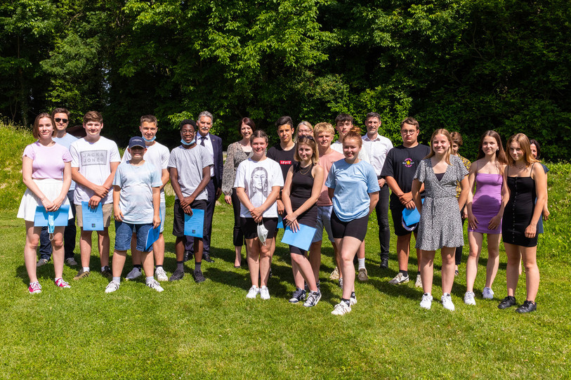 Les élèves de cette classe du Centre des Deux-Thielles au Landeron ont bénéficié d'un enseignement en allemand poussé tout au long de leur scolarité. (Photo: SP- Chancellerie d'Etat)