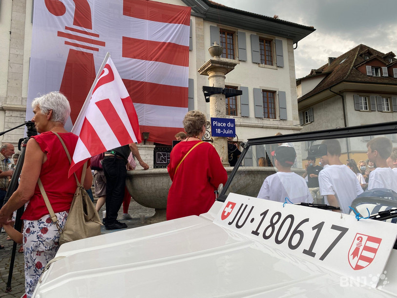 Une centaine de personnes est venue célébrer les quatre ans du premier vote de Moutier sur son appartenance cantonale (Photo : Olivier Zahno)