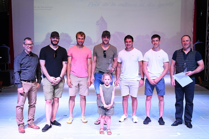 Le HC Ajoie et Johnny Gasser ont été récompensés samedi matin par la Municipalité de Porrentruy qui leur a remis ses pris sportifs et culturels 2020. (Photo : Géraut Siegenthaler)