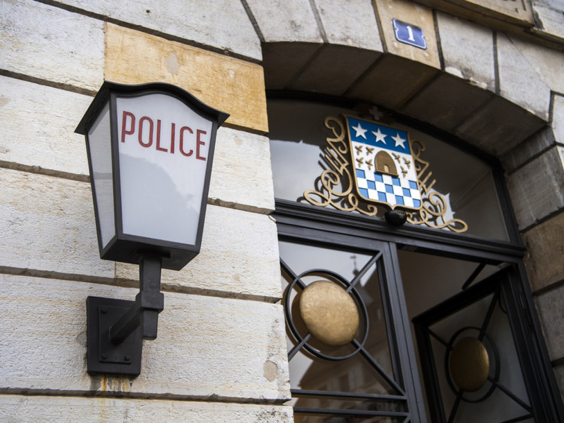 Les nouveaux locaux du Tribunal des Montagnes et du Val-de-Ruz offriront aux justiciables et aux professionnels du droit un cadre d’accueil modernisé, plus fonctionnel et mieux adapté aux besoins actuels de la justice (photo d'illustration).
CREDIT: KEYSTONE/JEAN-CHRISTOPHE BOTT
