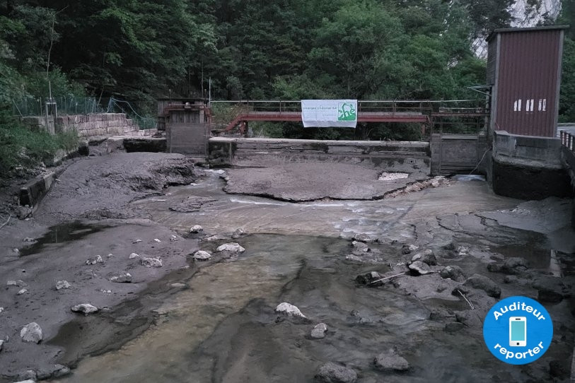Des travaux dans les gorges de Court, à l’origine d’un assèchement du barrage de la Birse. (Photo : Serge Baudin)