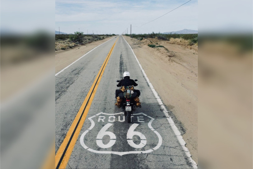 Même la mythique Route 66 n'a pas résisté au musicien d'Asuel. (Photo : Christophe Meyer.)