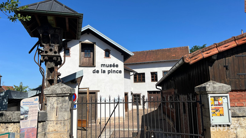 Le Musée de la pince tisse des liens étroits entre Montécheroux et la Suisse.